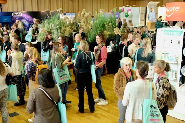 NVMmondzorg's tweet image. Lustrumcongres 2022 is begonnen! Vanochtend openden de deuren voor zo'n 450 mondhygiënisten in Musis Arnhem voor het congres ter ere van het 55-jarig bestaan van NVM-mondhygiënisten.

#NVMlustrum

Foto's: Suzanne Blanchard