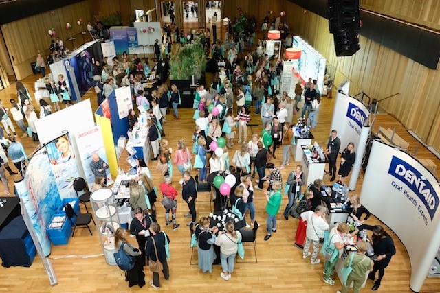 NVMmondzorg's tweet image. Lustrumcongres 2022 is begonnen! Vanochtend openden de deuren voor zo'n 450 mondhygiënisten in Musis Arnhem voor het congres ter ere van het 55-jarig bestaan van NVM-mondhygiënisten.

#NVMlustrum

Foto's: Suzanne Blanchard