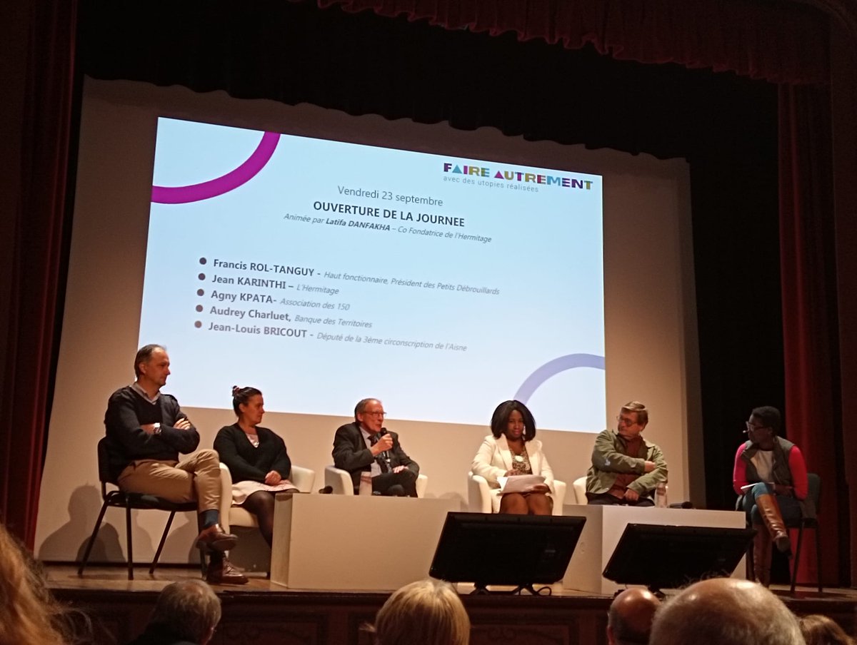 Ouverture de la journée du festival Faire Autrement au Familistère, la Fabrique de l’Utopie.
C'est parti pour une journée débrouillarde avec des échanges,rencontres et débats ! 
#faireautrement #lespetitsdebrouillards