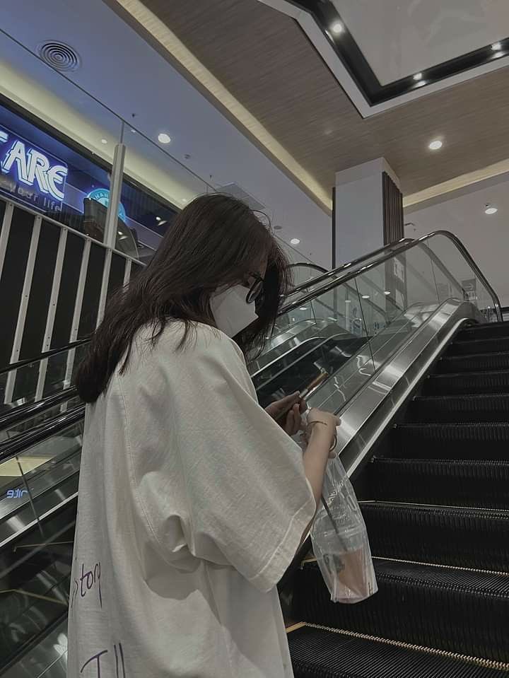 IDE POSE FOTO DI MALL

- a thread -