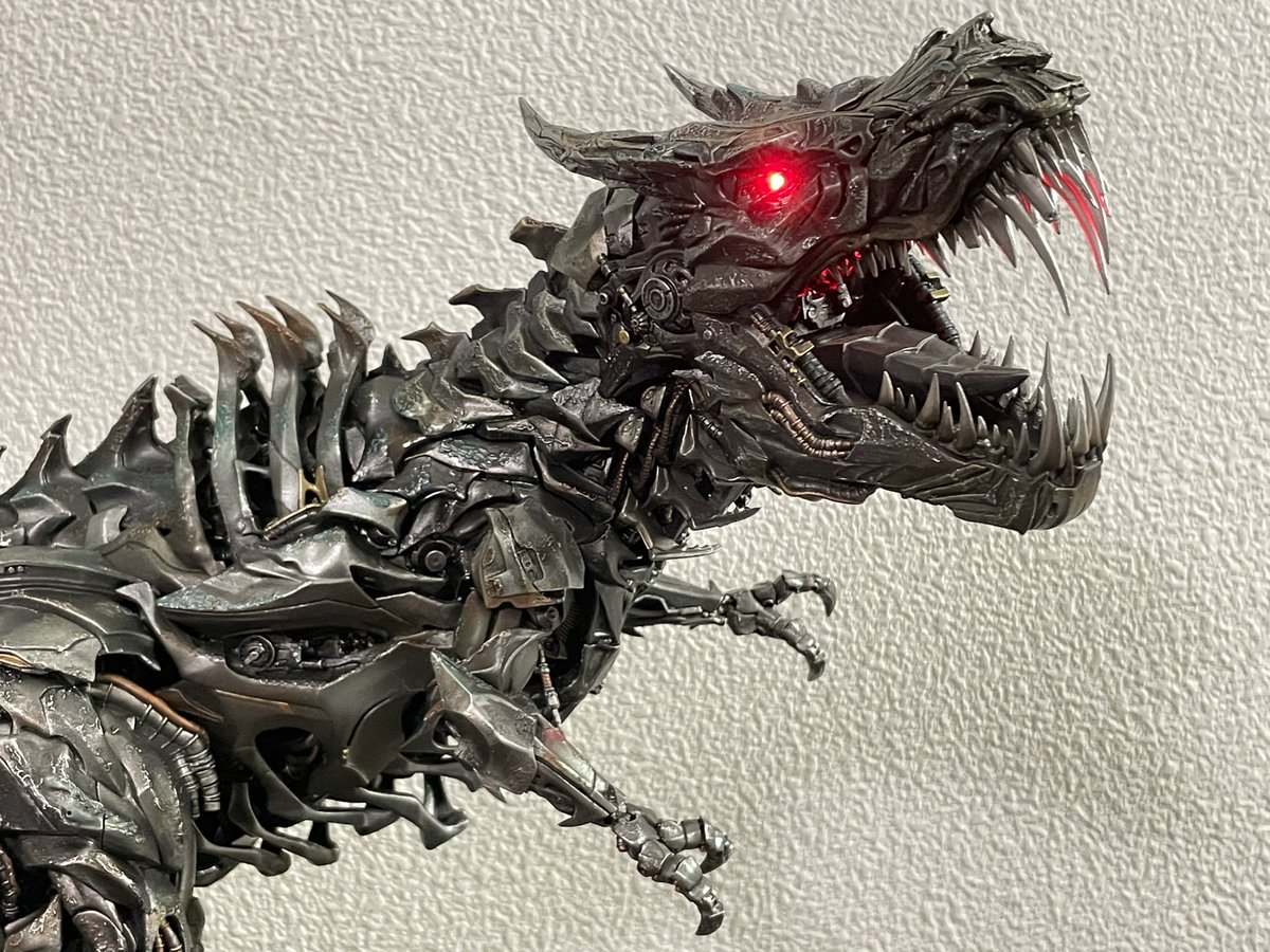 magicmhroom41's tweet photo. と、いう訳でPrime1スタジオのグリムロック着弾しました。
この圧倒的な存在感……何これ……
ちょっ……と未だに私物って事が信じられないですね
#prime1studio https://t.co/JhmhTCLoll