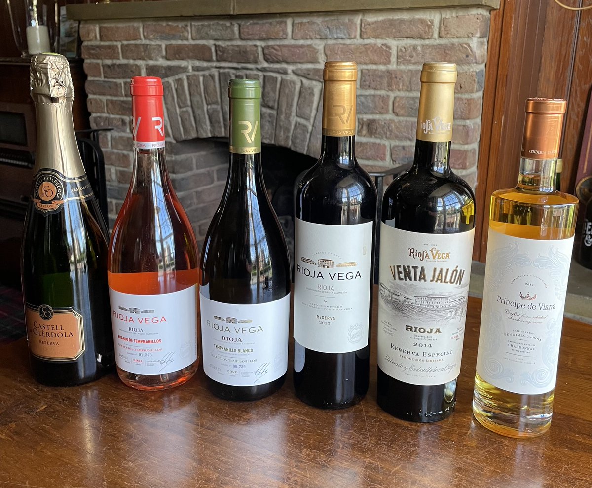 stvincentarms's tweet photo. A fantastic evening celebrating the wines of @bodegariojavega with Luis Marculeta and @HouseOfTownend Johnny Pearson. @hopwoodadrian @hopwood_simon and the delicious Santiago Tart by @clare_hopwood https://t.co/fZDMpUas0A