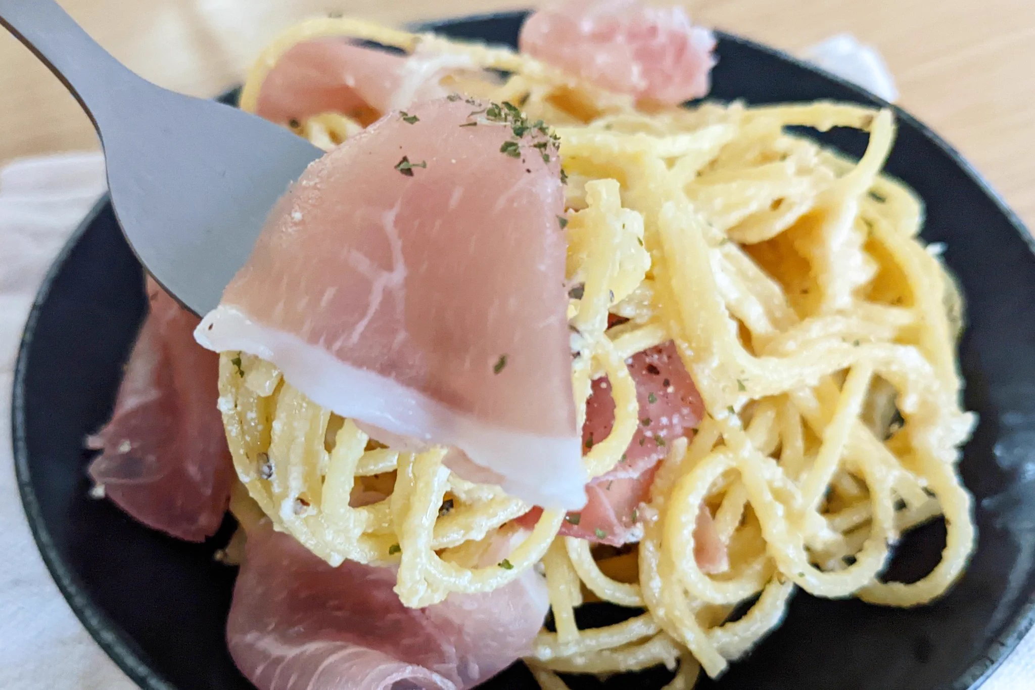 令和では鍋でパスタは茹でない！レンジで作れる「生ハムクリームパスタ」。