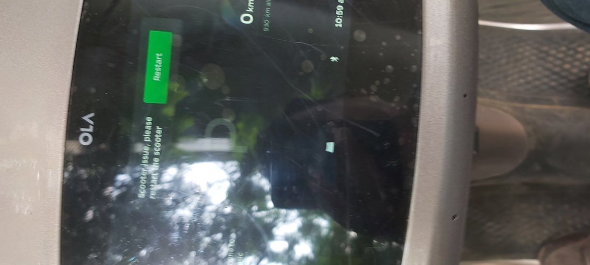 Jayesh_7974's tweet photo. @OlaElectric Very pathetic service just I ride 935 km and ola S1 Pro is shut in middle on the road. I call service department at 11 a.m yet no body call me @bhavesh, @nitin_gadkari. https://t.co/CoxMyMgEtP