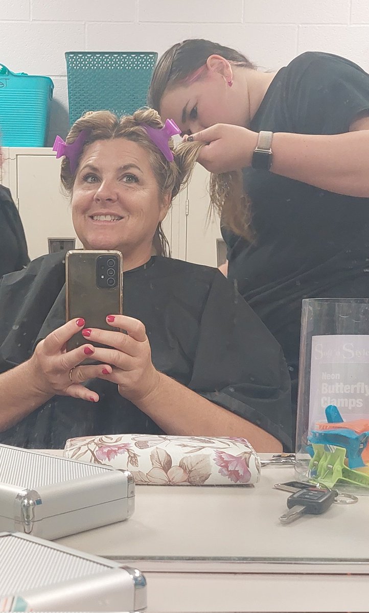 WHS_Student_Svc's tweet photo. Go see Abi at the Kokomo Area Career Center! She can cut, color, and style you.  She did a great job!! Keep up the great work Abi, we are so proud of you! https://t.co/8bHmYZLvdx