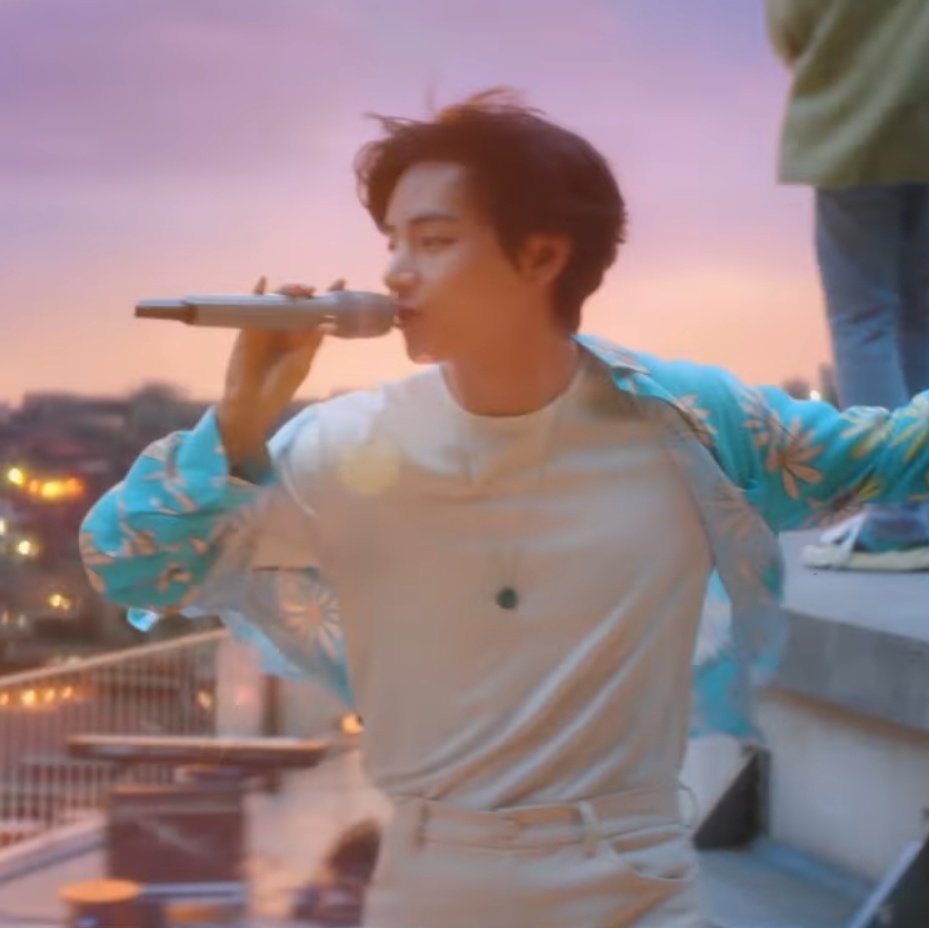 CloutNewsMedia's tweet photo. Taehyung in Yet To Come (Hyundai Ver.) music video 📸💙

#kimtaehyung #taehyung #v #tae #bts #yettocome https://t.co/CYdRXvlaAI