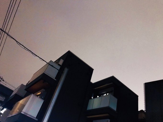 東京は夜なのに空が白い 