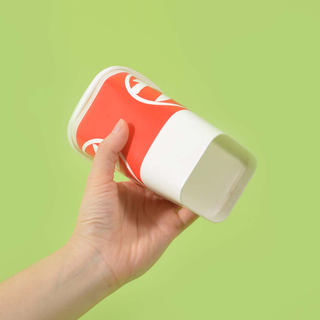 Gfp_cups's tweet photo. A special square cup, the most special among a group of round cups
Lid color can be customized 
#coffeecup #togocup #takeoutcup #papercup #takeawaycup #cup #cupdesign  #disposablecups #gfp108 #greenfoodpack #drinkcup #colddrinkcup 
 #yourpapercup #squarecup https://t.co/hHXLpUhAA4