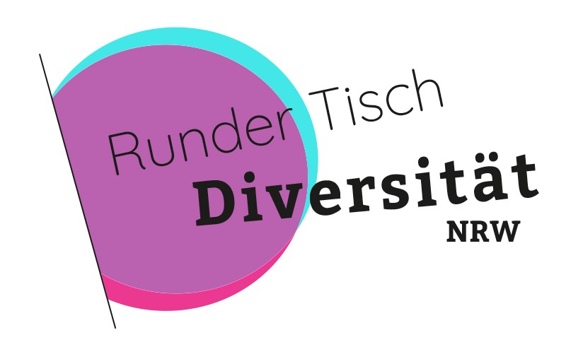 Der Runde Tisch Diversität NRW appelliert in seiner Stellungnahme zur Arbeitssituation von Menschen mit "Diversitätshintergrund" an Verantwortliche aus Politik, Verwaltung und Gesellschaft, Perspektiven für ungesicherte Kunst- und Kulturtätige zu schaffen: kulturrat-nrw.de/stellungnahme-…