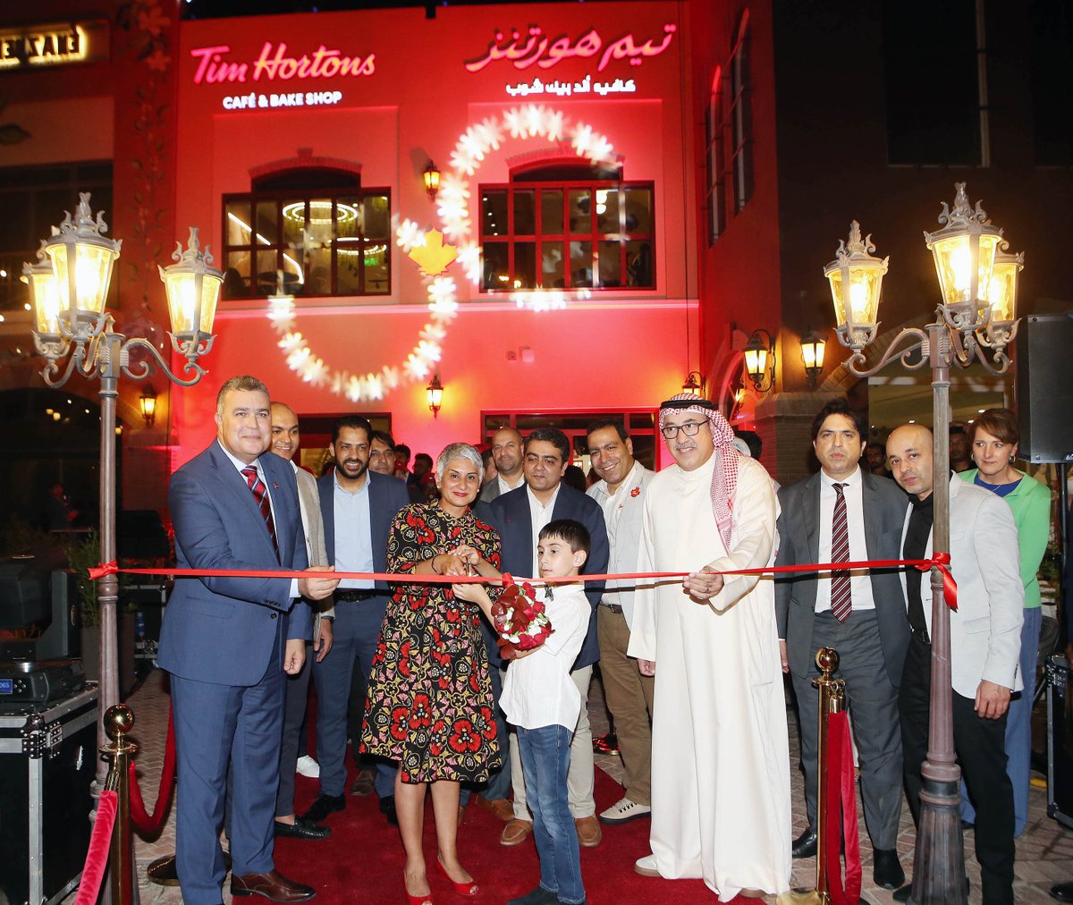 TimHortonsGCC's tweet photo. We are pleased to announce the grand opening of 5 new Tim Hortons cafés in Kuwait 🇰🇼 which comes as part of our expansion plan in the region. We were honored to welcome H.E. @aliyamawani, Ambassador of Canada to the State of Kuwait.
@canadakuwait
#timhortonskuwait #timhortonsgcc https://t.co/GUuY51YcES
