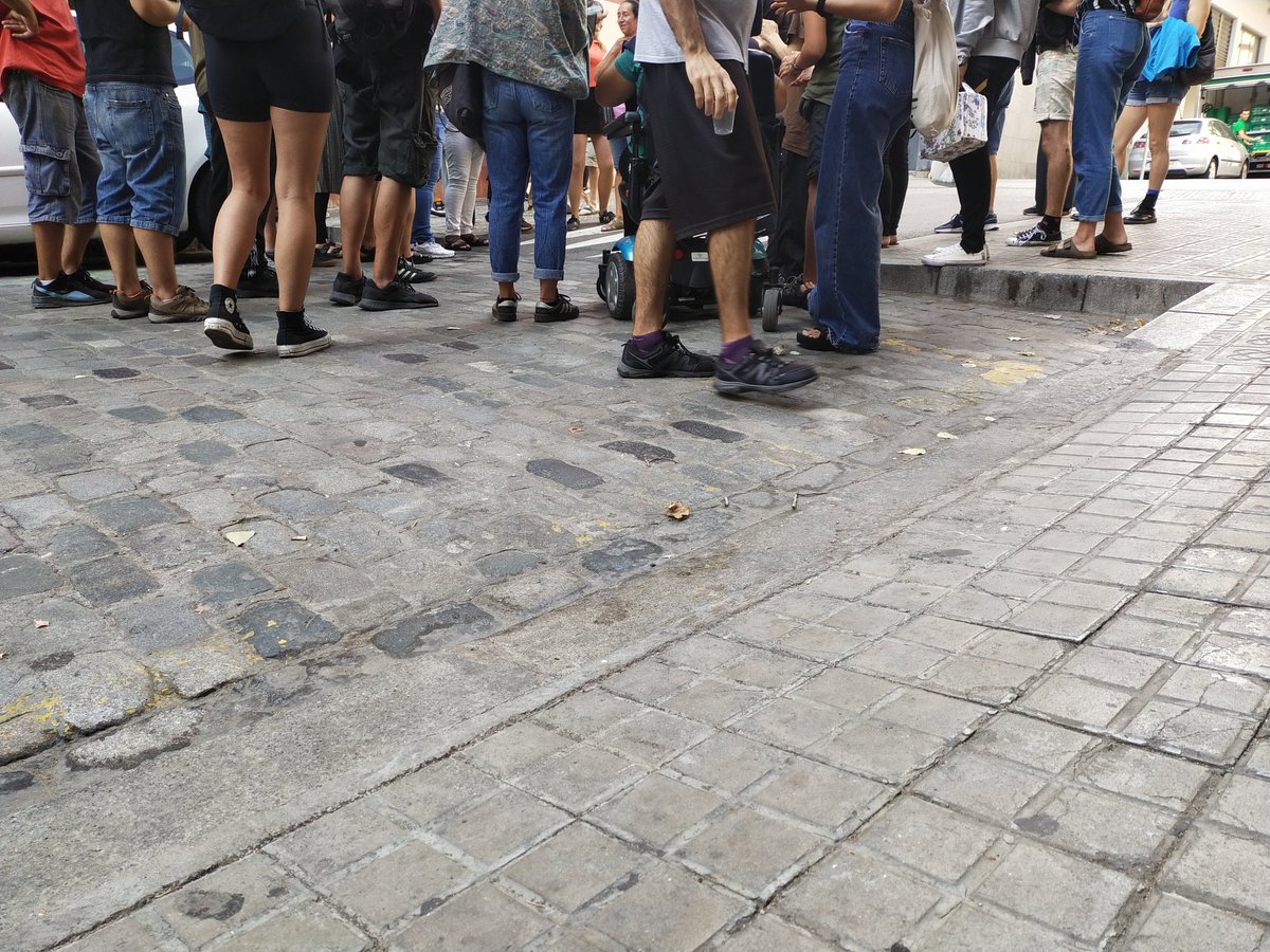 habitatge9b's tweet photo. Han aplaƧat el desnonament de la Marcelaā¤ļø! Ens tornaran a trobar de cara š¦
#forƧasindicat
#juntessommesfortes
#vidaabansquecapital https://t.co/vZafGyOsZZ