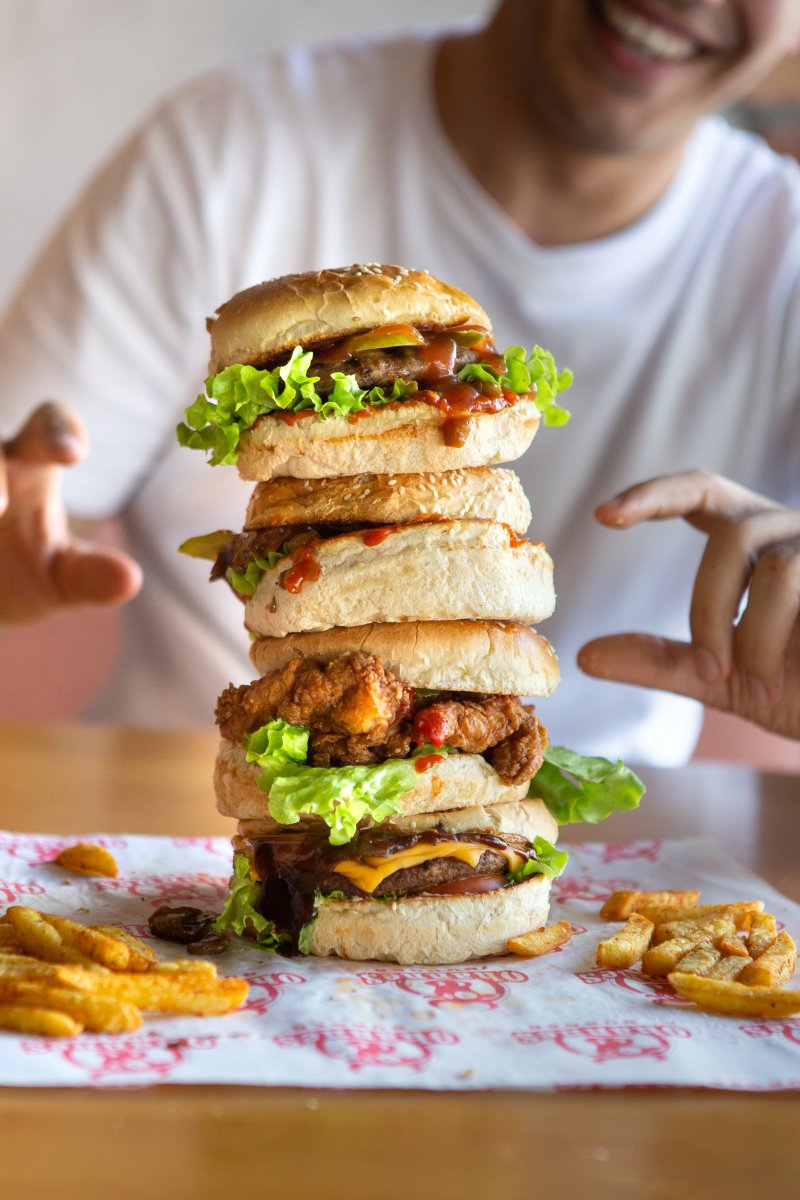 Nimetle şaka olmaz 🤓👋🏻

#ohannesburger #burgerstore #burgerreels #burgerday #burger #burgerlovers #burgers #cemyılmaz #gora