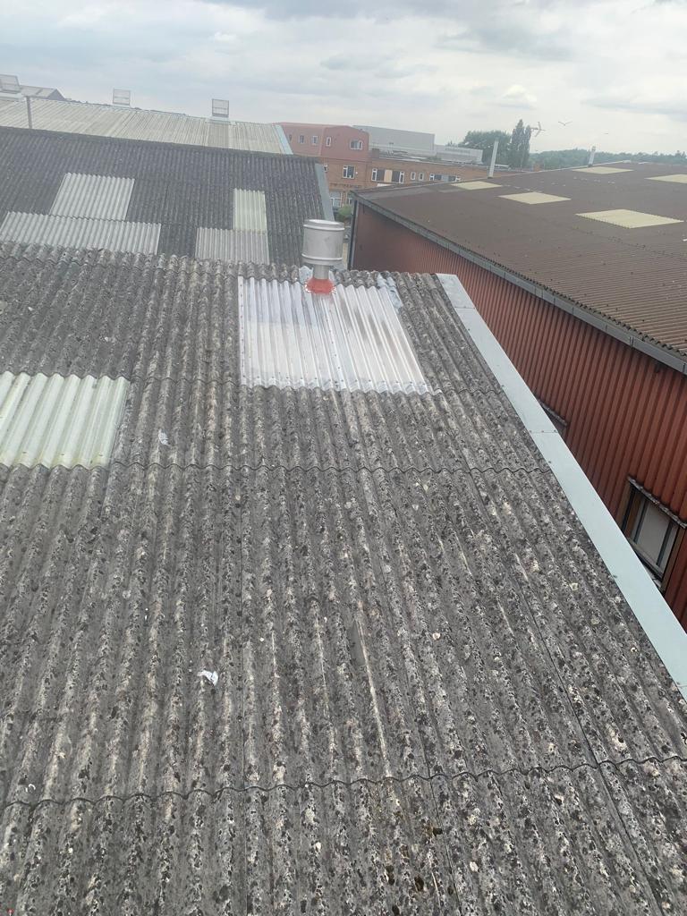 PracticalRoofCo's tweet image. Asbestos cement sheets removed in accordance with Regs to allow installation of a new flue at a site in Reading. #roofing #construction #healthandsafety