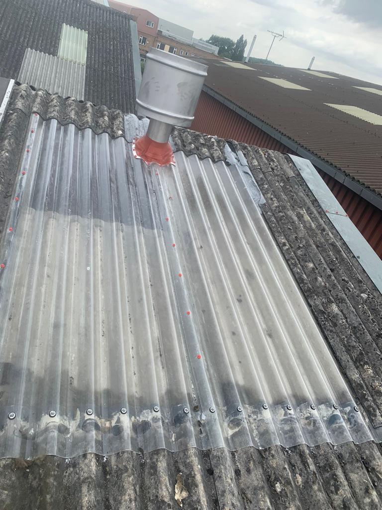 PracticalRoofCo's tweet image. Asbestos cement sheets removed in accordance with Regs to allow installation of a new flue at a site in Reading. #roofing #construction #healthandsafety