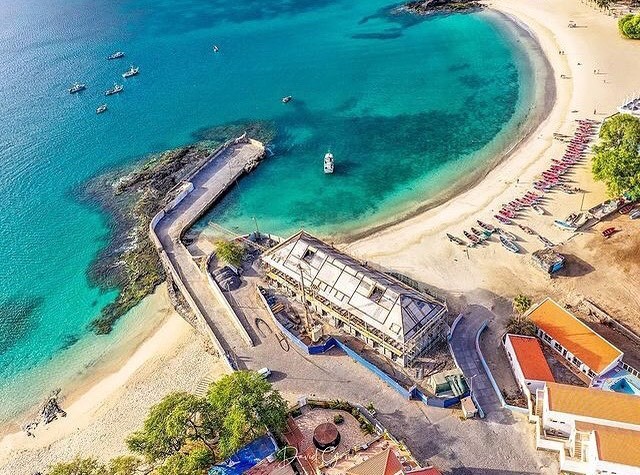 CapeVerdeExp's tweet photo. Welcome to our programme! The new Oasis Tarrafal Alfandega suites are located on a stunning beach in the north of Santiago Island. https://t.co/MCLcc7z2ya https://t.co/zxD98SC7Aw