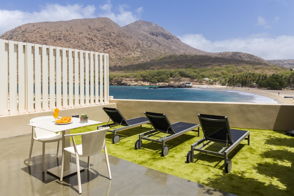 Welcome to our programme! The new Oasis Tarrafal Alfandega suites are located on a stunning beach in the north of Santiago Island. bit.ly/3puGNsF