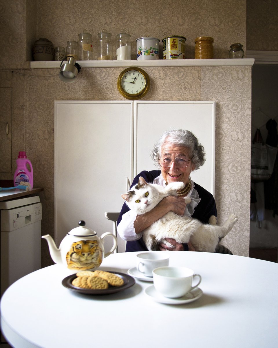 NPGLondon's tweet photo. Our delightfully puuuurfect #portraitoftheday features children's writer and illustrator Judith Kerr, with her cat Katinka. 

🐅📚Do you have a favourite Kerr character or book? 

📷 by Sam Pelly, March 2011 © Sam Pelly / National Portrait Gallery, London https://t.co/8OcUnjQzah