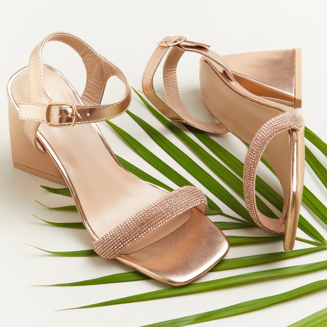 Step into Autumn in style 🍂🍁

#shoes #autumn #fall #heels #love #firstdayoffall #firstdayofautumn #rosegold #strappyheels #fyp #fashion #ukfashion #ukstyle #mystyle #style #diamonte #bling