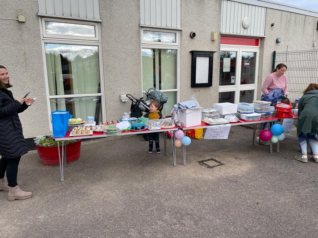 DuchessV1986's tweet photo. @NessCastlePS What a fantastic looking tables full of cakes 👏 Go baking Nessies https://t.co/IcsrXZlyj9