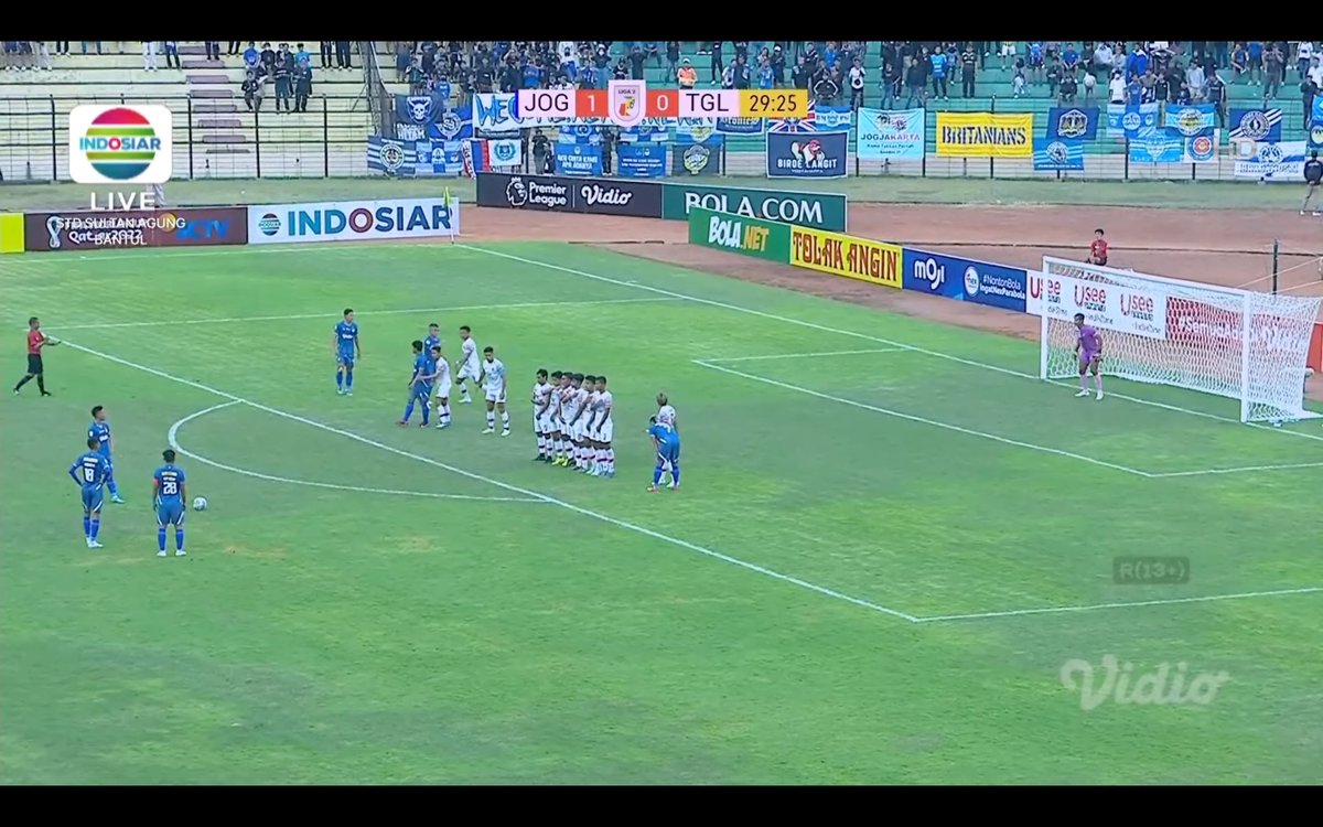 Indosiar's tweet photo. 29' GOOOLL!!! Kembali dari tendangan bebas! Kali ini Aditya Putra Dewa menambah keunggulan PSIM! 2-0!
#Liga2 #PSIMDay #PersekatDay #IndosiarRumahSepakbolaIndonesia https://t.co/wMty1zFD6p
