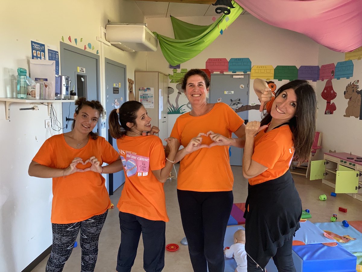 LaMut_fr's tweet photo. La crèche de La Mut' #LesMimarello participe à cet événement en arborant les t-shirts Solidarités Cancer, pour soutenir l’action de la ville. C’est une cause qui touche particulièrement l’établissement, toute l’équipe est très heureuse d’y participer.
#LaMut #PetiteEnfance https://t.co/auGT96pS7K