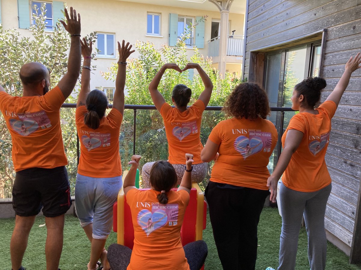 LaMut_fr's tweet photo. La crèche de La Mut' #LesMimarello participe à cet événement en arborant les t-shirts Solidarités Cancer, pour soutenir l’action de la ville. C’est une cause qui touche particulièrement l’établissement, toute l’équipe est très heureuse d’y participer.
#LaMut #PetiteEnfance https://t.co/auGT96pS7K