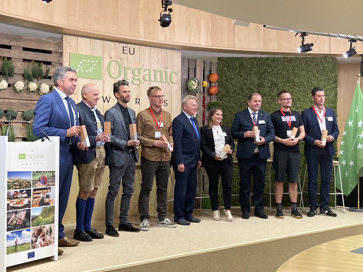 ulandergren's tweet photo. @EU_CoR strongly supports the #FarmtoFork Strategy target of 25% #organic farming in the EU by 2030. Reaching this goal requires policy tools fostering the development of organic production and demand equally, appropriately implemented at EU, national, regional &amp; local levels. https://t.co/Xv41ICJp0H
