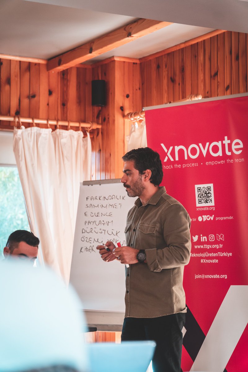 TTGV #XnovateFellows'da Modül 3 "Bir Araya Gelerek Başarmak" teması ile başladı! 👋🏻
Birinci ve ikinci modüllerde bireysel gelişime ve iş yaşamında gelişime odaklanmıştık. Bu modülde ise farklı bireylerin bir arada üreterek başarmaları için gerekli bakış açılarını ele alacağız. 🌟