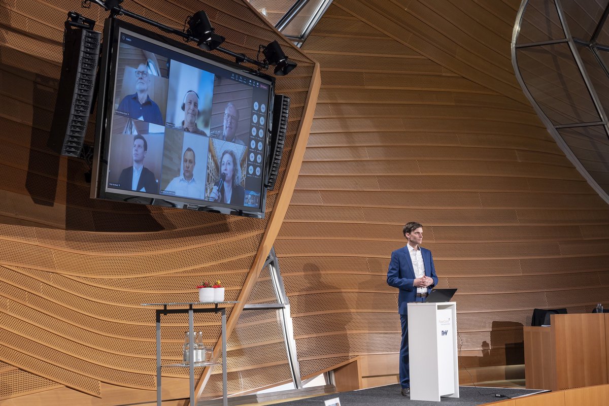 MakerCamp_Geno's tweet photo. 👀 Check this out! Beim @MakerCamp_Geno haben  Andreas Wieg (DGRV) + Michael Roth (BWGV) die "Digitalisierungsmöglichkeiten im Gründungsprozess von Genossenschaften“ vorgestellt, nun ist 👉https://t.co/TU6JY732z2👈 online. Zentrale Tools: GenoCanvas, GenoPlan + Satzungsgenerator. https://t.co/tPCXZOpzh7