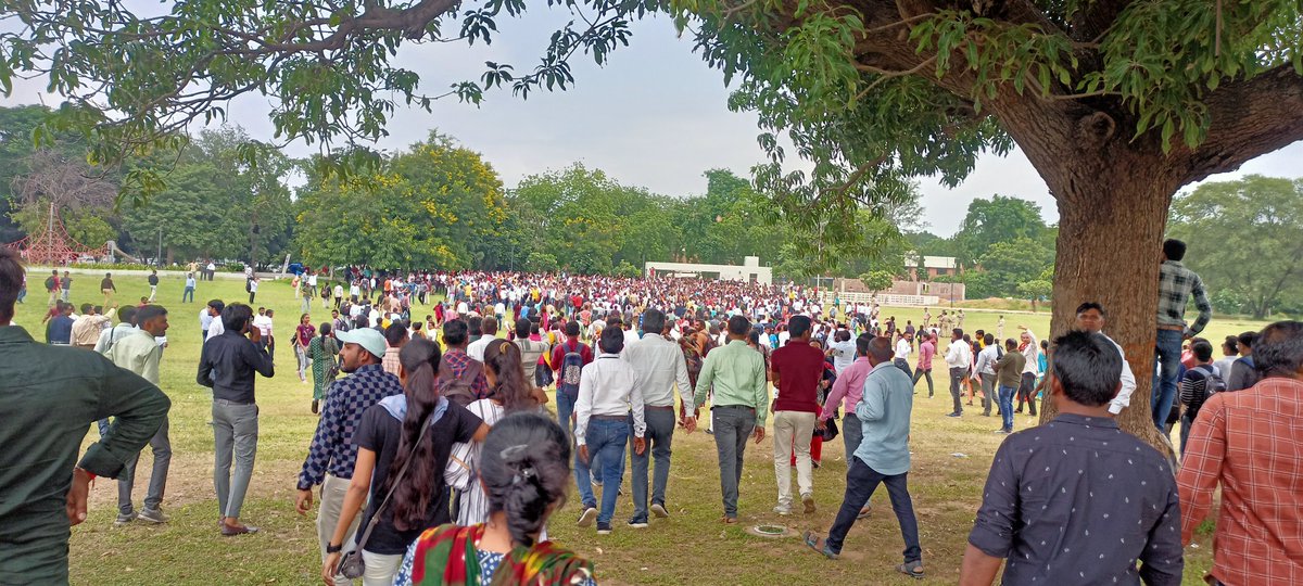 ભાઈ આ આરોગ્ય કર્મચારીઓ છે. પોતાનો હક તો લઈને જ જંપશે લોલીપોપ તો નહીં
<a href="/CMOGuj/">CMO Gujarat</a> 
<a href="/PMOIndia/">PMO India</a> 
<a href="/Bhupendrapbjp/">Bhupendra Patel</a> 
@Rushikeshmla 
#TechnicalCadreMphwFhw