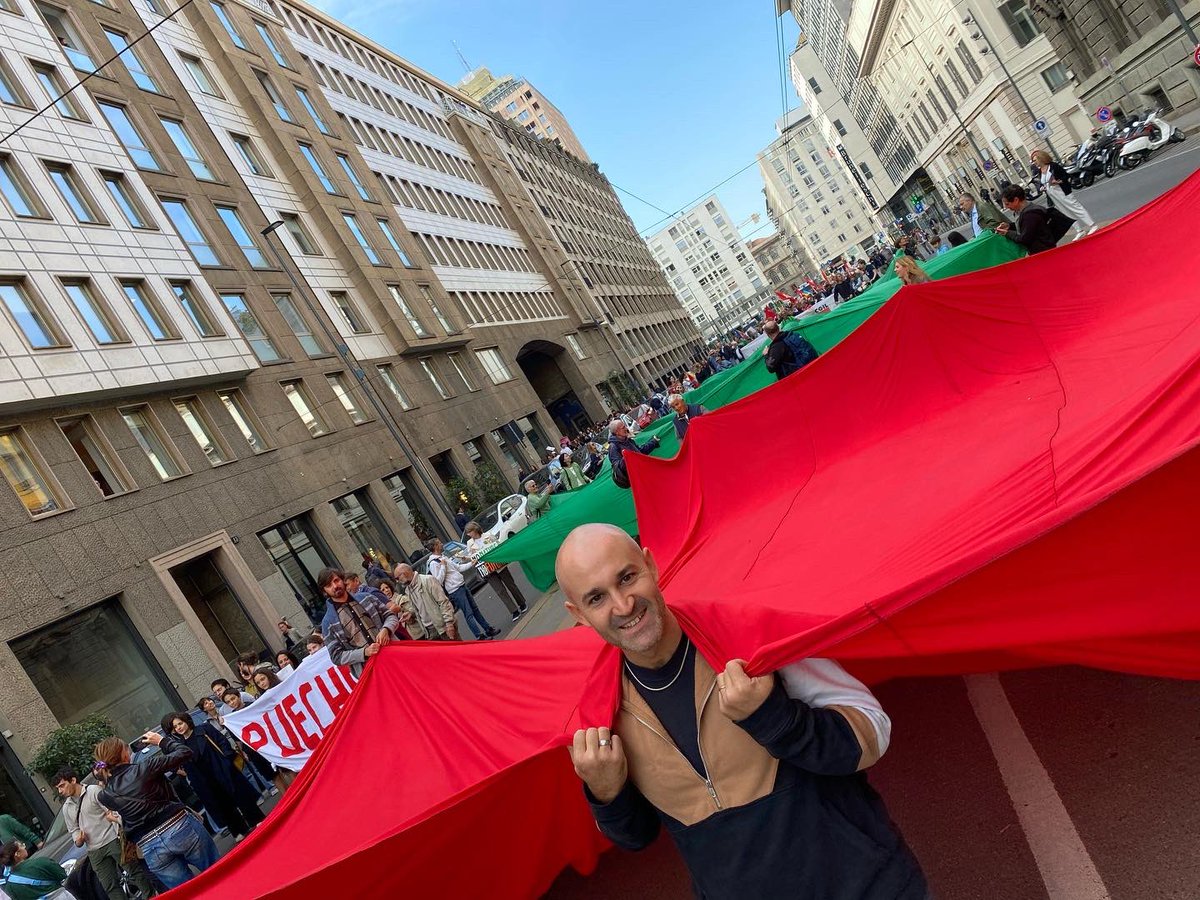 la coda rossoverde del corteo con tommy gorini e jonathan chiesa #climatestrike milano