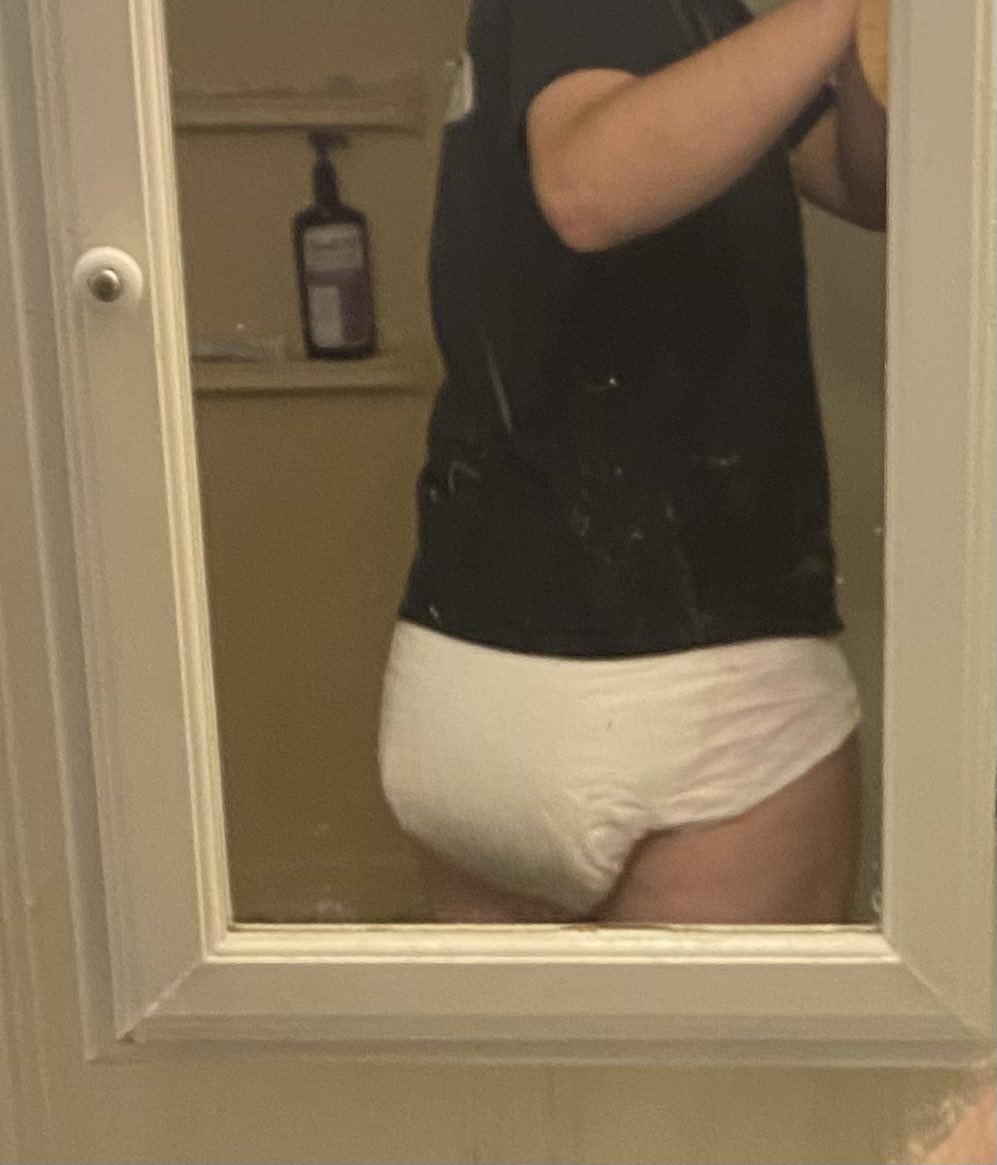 oopsiepants's tweet photo. Now rocking not one not two not even three diapers but four and omg the padding is real Jesus lol https://t.co/DBHVowT2l6