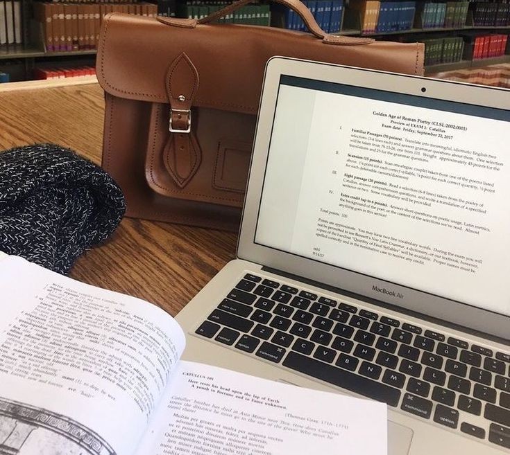 ukiyo8809's tweet photo. doing hot girl shit (staying on top of my schoolwork and being well dressed) https://t.co/FWeljVf5Pu
