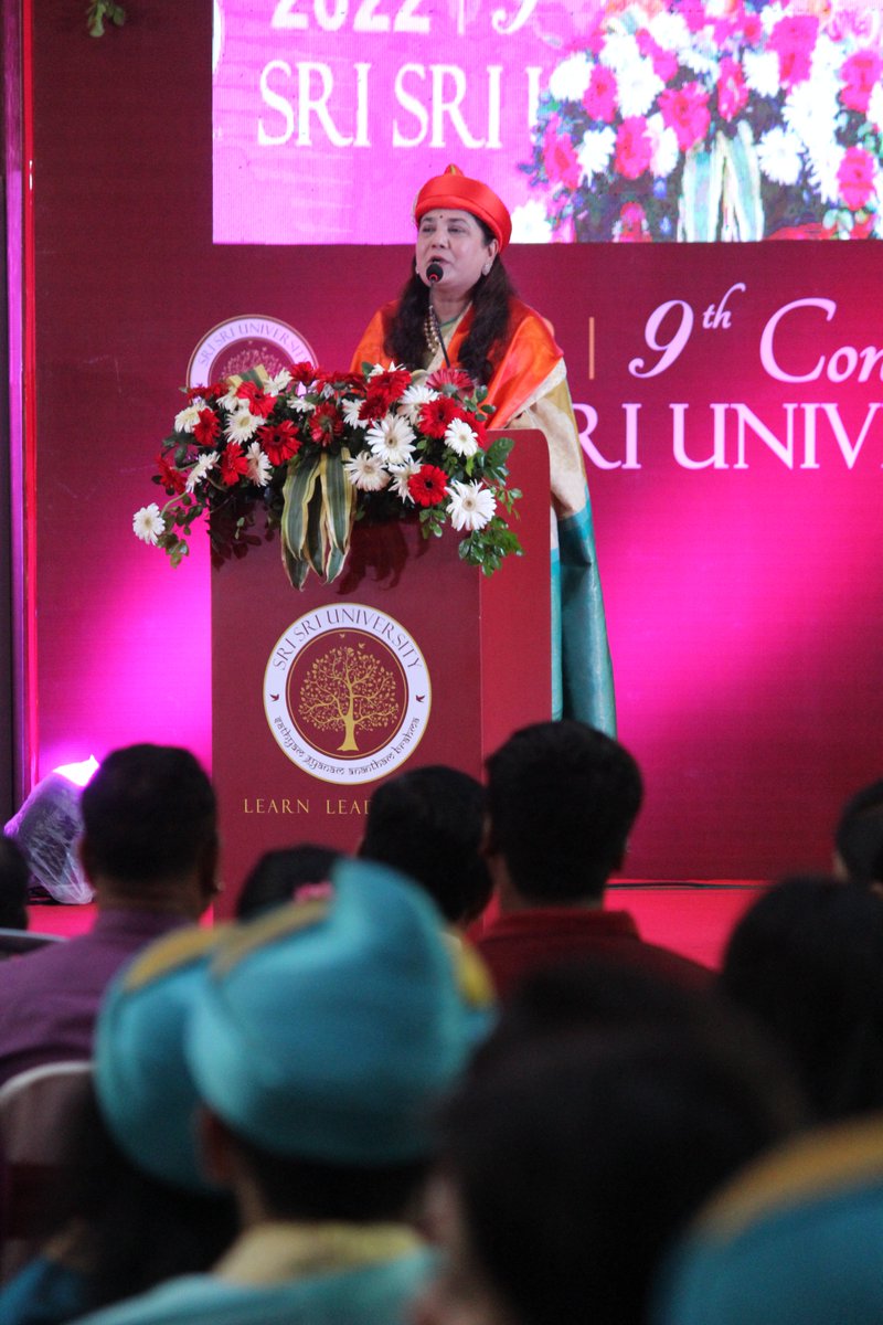 SriSriU's tweet photo. .#Convocation2022:  Our Honb'le President Dr. (Mrs.) Rajita Kulkarni in her address praised the resilience, grit, strength, and perseverance of our students, teaching, and non-teaching staff at #SriSriU for braving the COVID-19 pandemic...(1/2)

#SSUConvocation #Classof22 https://t.co/UCcFAiJs8g
