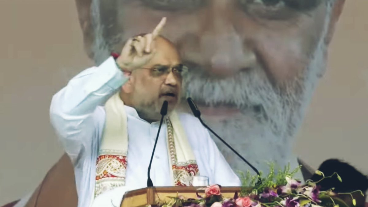 NewsPeti's tweet photo. गृह मंत्री अमित शाह ने दे डाली लालू को नसीहत, बोले बच के रहना नीतीश बाबू से #AmitShah https://t.co/tWJrUAl5kP https://t.co/ncrXlhmooh