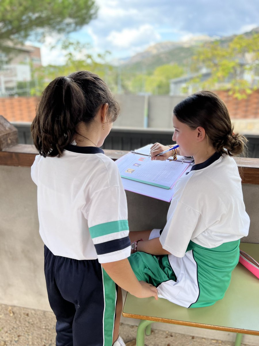 Cole_LosAbetos's tweet photo. En #lengua de 6º de primaria comenzamos construyendo nuestra personalidad. 😎 Hemos descubierto 💡 la fórmula de la felicidad 😍 de #Kupper: Valor= ( Cto + Habilidad)x Actitud y la vamos a aplicar siempre 🔑🤪!!

#ColegioLosAbetos #Personalidad #Actitud https://t.co/0obVCTmYw0