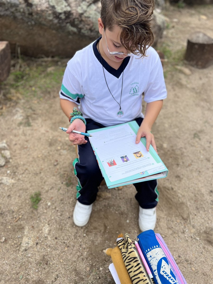 Cole_LosAbetos's tweet photo. En #lengua de 6º de primaria comenzamos construyendo nuestra personalidad. 😎 Hemos descubierto 💡 la fórmula de la felicidad 😍 de #Kupper: Valor= ( Cto + Habilidad)x Actitud y la vamos a aplicar siempre 🔑🤪!!

#ColegioLosAbetos #Personalidad #Actitud https://t.co/0obVCTmYw0