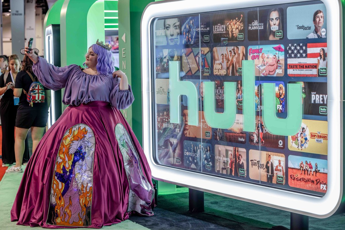 weare2Heads's tweet photo. Celebrity and fans alike flocked to the Anaheim Centre for D23 Expo 2022 this year.

#events #eventagency #liveevents #hybridevents #virtualevents #exhibitions #conferences #b2bevents #eventsmanagement
#eventsproduction #brandexperience #experiencemarketing
#experiential https://t.co/yr6PFqXt1N