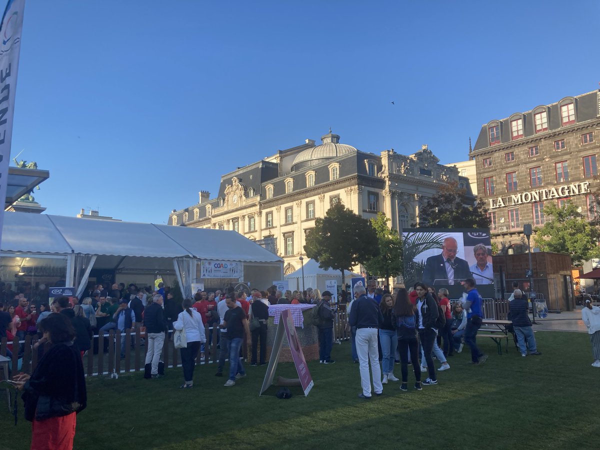 ayme_ben's tweet photo. Heureux d’avoir représenté le @AuvergneCfas lors de l’inauguration officielle de l’événement « Savoure » à Clermont-Ferrand.
Merci à la Chambre de Métiers et de l'@Artisanat63 pour l’invitation et bravo à tous pour l’organisation 
👏👏👏 https://t.co/AY6UYX8kfB