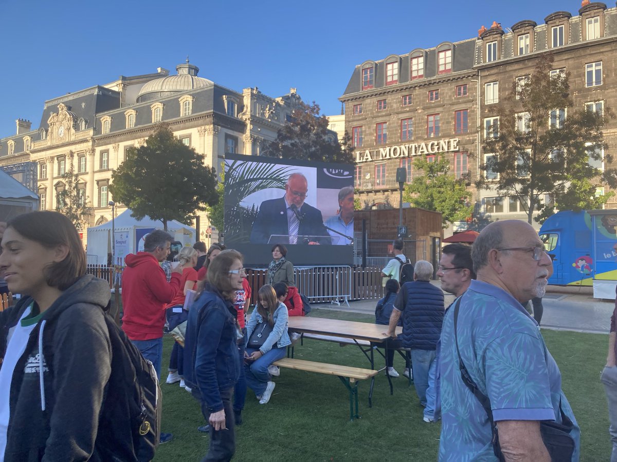 ayme_ben's tweet photo. Heureux d’avoir représenté le @AuvergneCfas lors de l’inauguration officielle de l’événement « Savoure » à Clermont-Ferrand.
Merci à la Chambre de Métiers et de l'@Artisanat63 pour l’invitation et bravo à tous pour l’organisation 
👏👏👏 https://t.co/AY6UYX8kfB