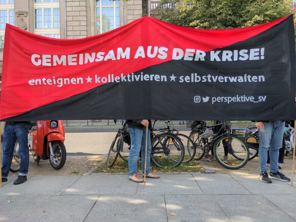 Grad kommt der Fahrradzubringer beim #Klimastreik an. Kommt rum in den Antikapitalistischen und #Umverteilen Block!
#b2309