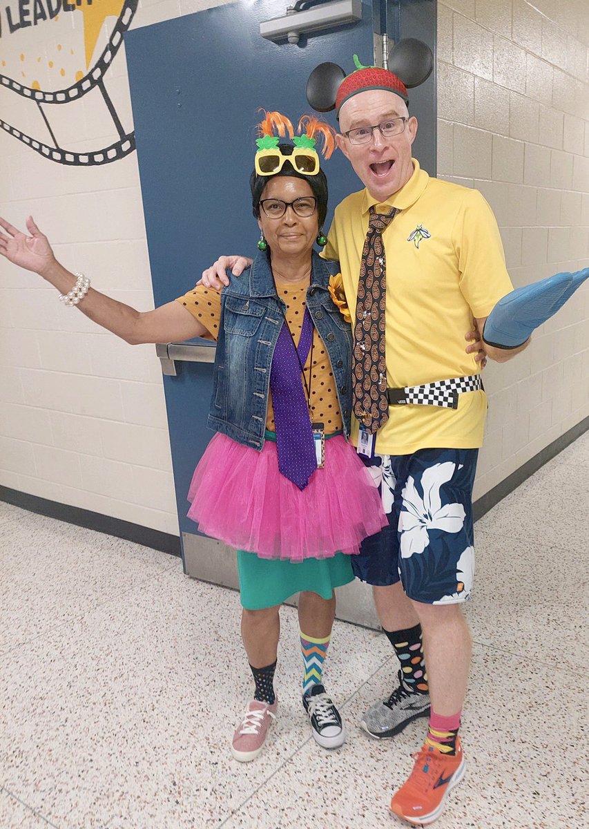 Mr_Lewis_AP's tweet photo. Wacky Tacky Day? Challenge accepted. I did pretty well, but I think Ms. Nelson beat me! #AttendanceMatters #RTEsoars #RTEjoy @RTEFlightStatus @RichlandTwo https://t.co/hGA9x6RyjI