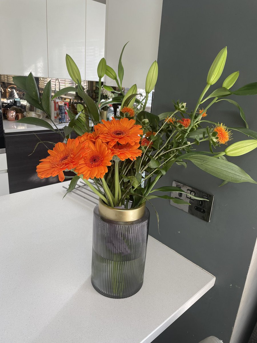 Treated myself to some flowers , got chatting to the lovely local flower man (church road urmston) and he gave me a little bunch for free.. little acts of kindest make all the difference . #bekind
