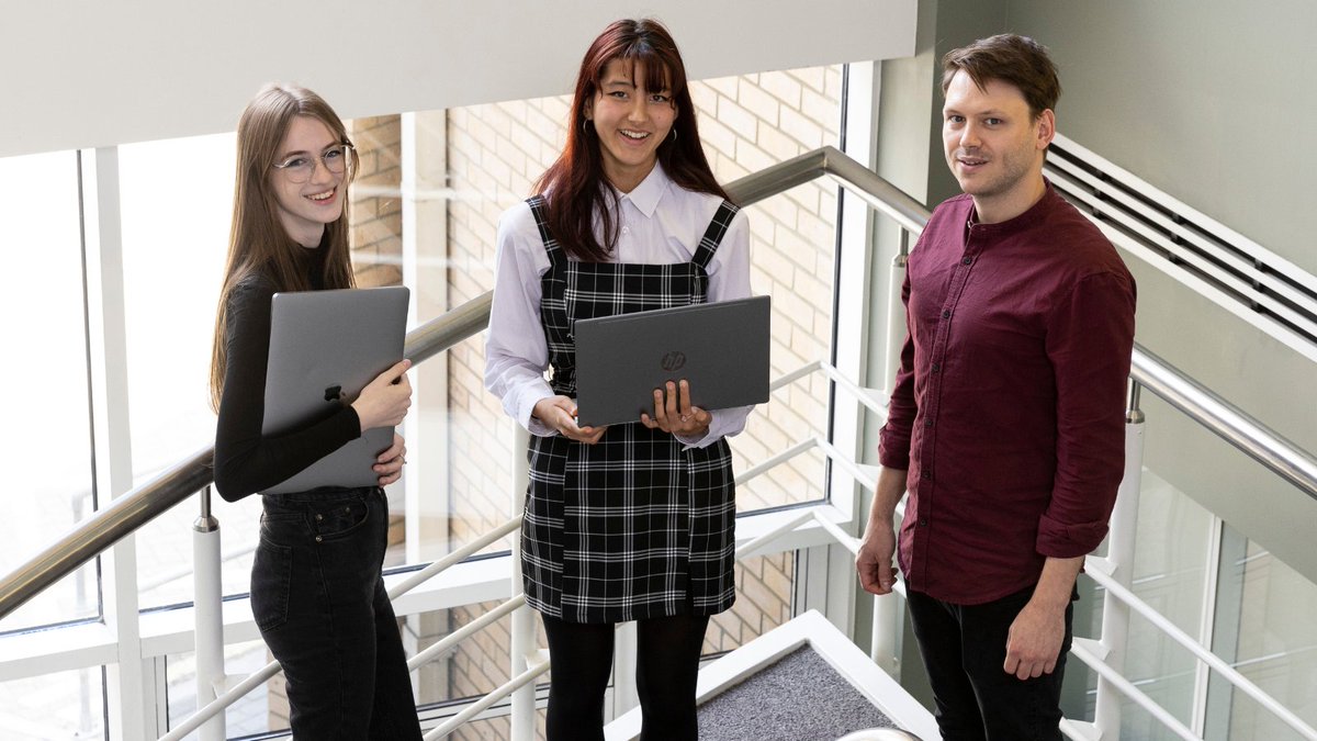 STEMLearningUK's tweet photo. This #NuffieldSummer we had hundreds of students undertake research placements in #STEM organisations across the UK.
Here are some students, who've spend their time researching a project at @AstraZeneca.
Find out more about #Reserach Placements 👉 https://t.co/qhrvTCNFsT https://t.co/nobQ2WMw1Q