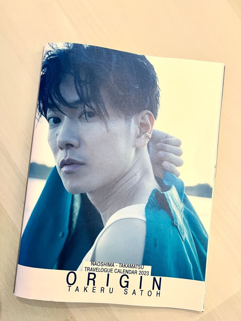 TakeliciousIndo's tweet image. The samples for Sato Takeru 2023 Calendar🚢 has arrived!

It&apos;s a poster-type calendar that you can display in your room with large photos.
You have until 23:59 JST today to pre-order!
colavoshop.jp/store/products…

linevoom.line.me/post/116639234…
#佐藤健カレンダー #佐藤健