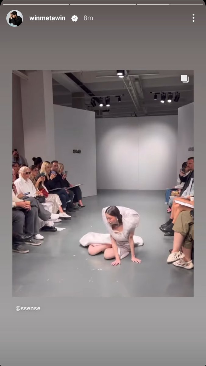 moonlightbLuez's tweet image. Win shared a post from #SSENSE – a luxury fashion brand based in Canada

Boots designed by #avavav 
And models were purposely falling on the ground as what the designs were meant to be.

Win Metawin&apos;s fashion &amp;amp; sense of humor combined for this show. 🤣

#winmetawin @winmetawin
