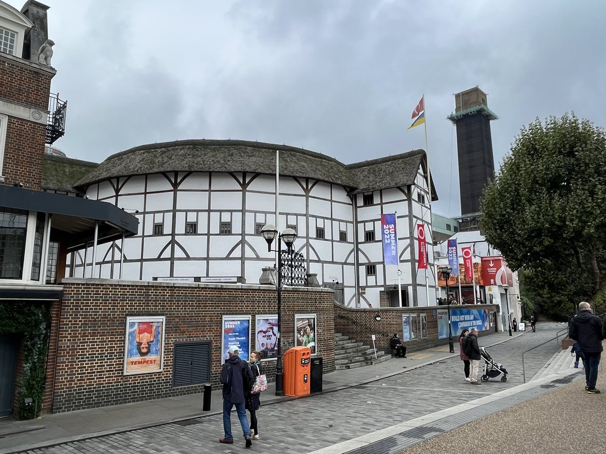 MonktonEnglish's tweet photo. A Level students ready for a tour, workshop and performance @The_Globe @TheTempest @MonktonBath https://t.co/fpotHGGg0g