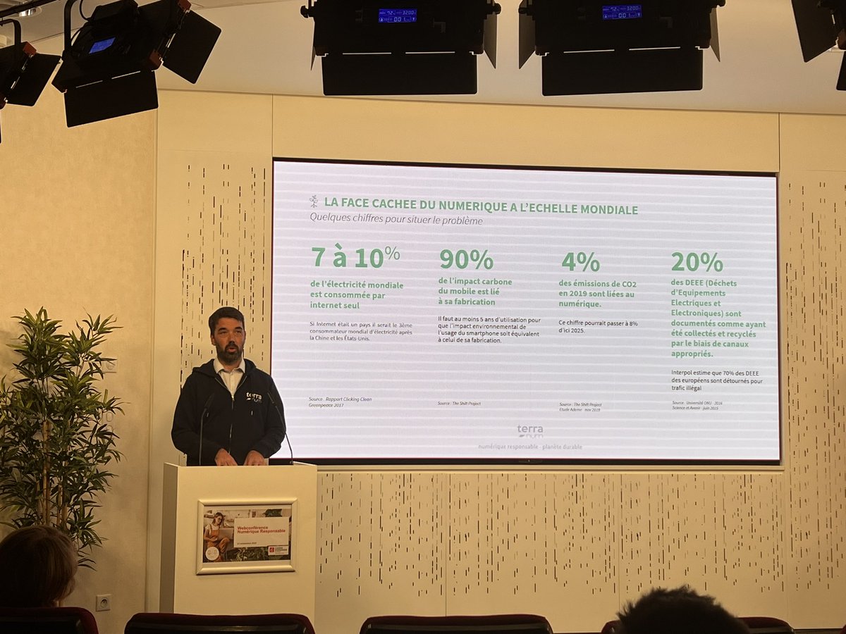 Ce midi en <a href="/CE_Normandie/">Caisse d'Epargne Normandie</a> c’est conférence sur le #numerique #responsbble animée par Olivier LANGLET de Terra-Num 
#rse