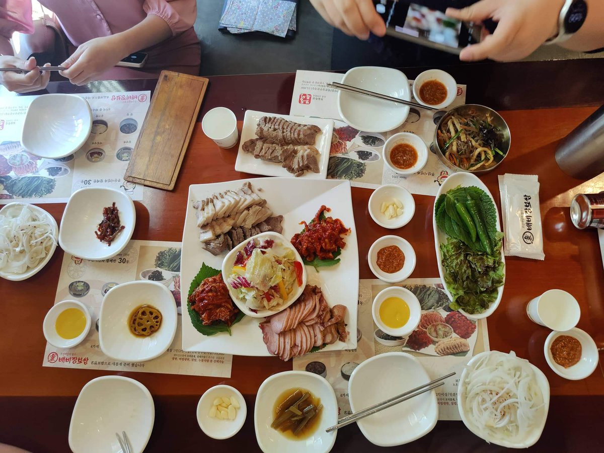 savedeocean's tweet photo. Haven't eaten for almost 18 hrs of travelling then we had this... nirvana lols
#HelloBusan https://t.co/SFZ6vlyGJx