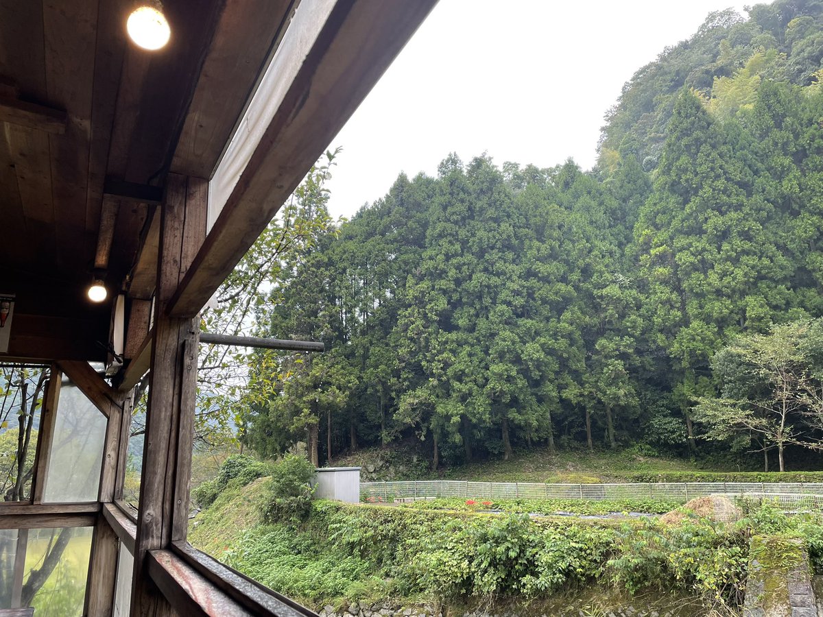 tyankatsu5's tweet photo. ROYAL ENFIELD Meteor350納車しました！
そのまま峠道のらりくらりして、地鶏たらふく食べてきた。
初日から50kmぐらい走行したけど公道ビビったの最初の10分ぐらいだけだった。
明日から乗り倒していきたい🏍 https://t.co/eEyin0C1GO